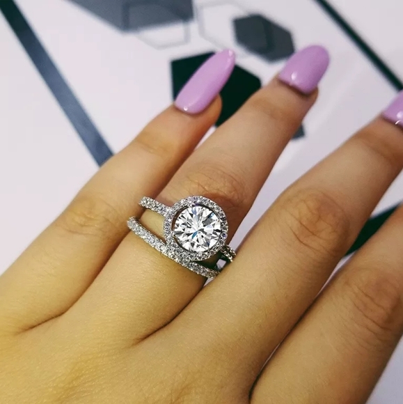 Classic Round Diamond Bridal Rings Set - Picture 4 of 4